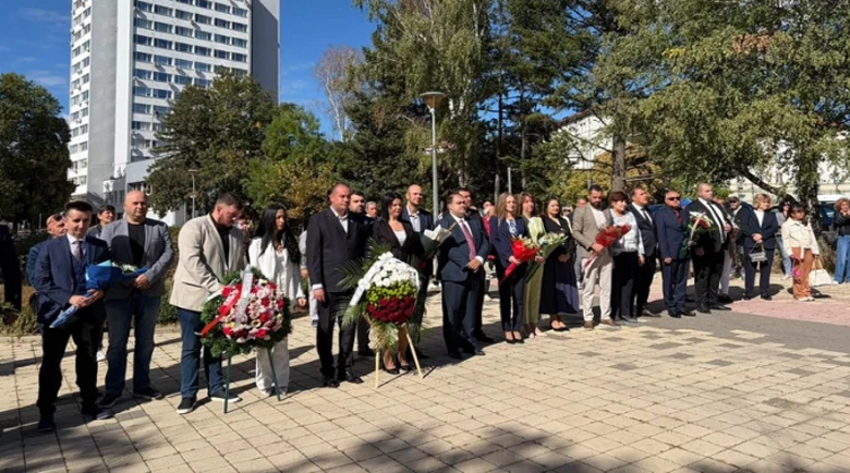 Признателните перничани отбелязаха 118-ата годишнина от обявяването на Независимостта